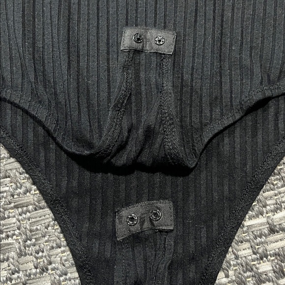 Forever 21 | Black V-Neck Long Sleeve Bodysuit - Picture 2 of 9